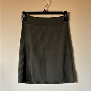 ✨Donating soon✨Olive Green Ribbed Skirt
